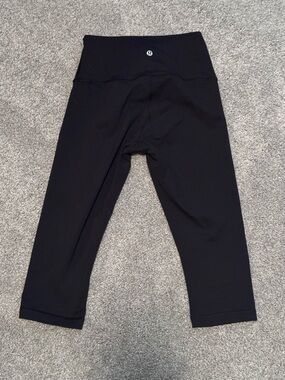 lululemon short yoga pants 16” inseam size 6